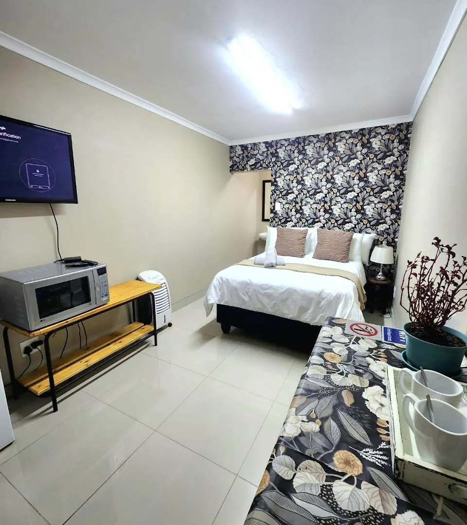 Addo River Den Port Elizabeth 0*,
